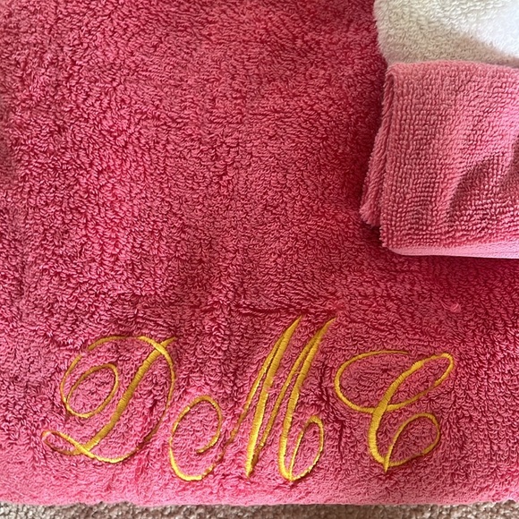 Monogrammed DMC towel set - Picture 2 of 3